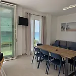 Angolo Blu Fronte Mare Apartment